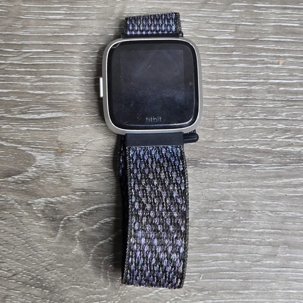 Fitbit Versa Lite Smart Watch Activity Tracker Gray LARGE Band FB415 SE